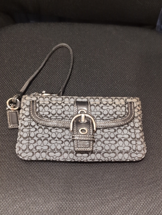 Coach Handbags - Vintage Coach Soho Wristlet